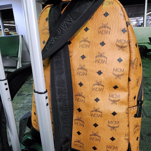 Authentic MCM LEATHER CLASSIC BAGPACK. - Picture 5 of 9